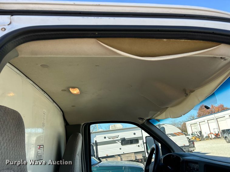 image for item NR9424 2007 Chevrolet Express 3500  box truck