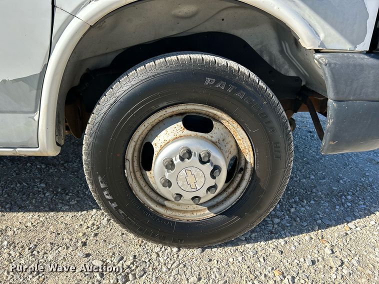 image for item NR9424 2007 Chevrolet Express 3500  box truck