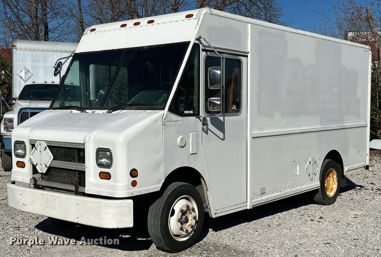 image for item NR9428 2005 Freightliner MT45  delivery truck