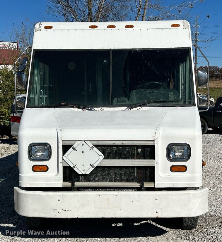 image for item NR9428 2005 Freightliner MT45  delivery truck