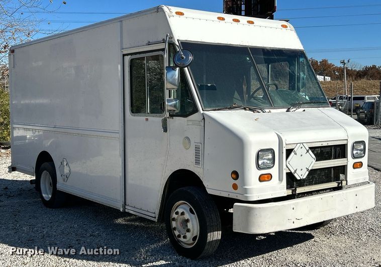 image for item NR9428 2005 Freightliner MT45  delivery truck