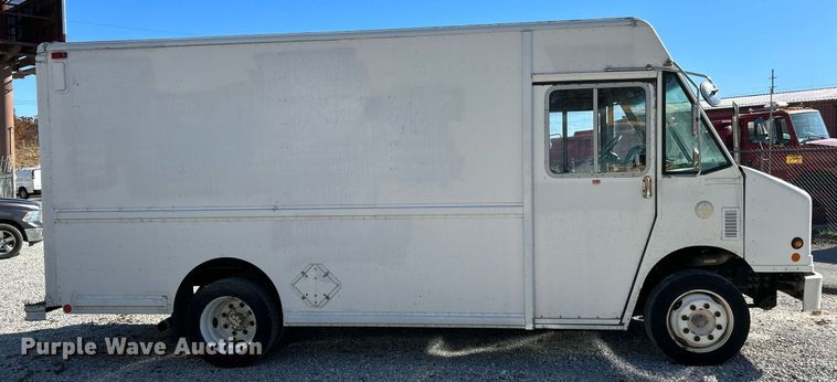 image for item NR9428 2005 Freightliner MT45  delivery truck