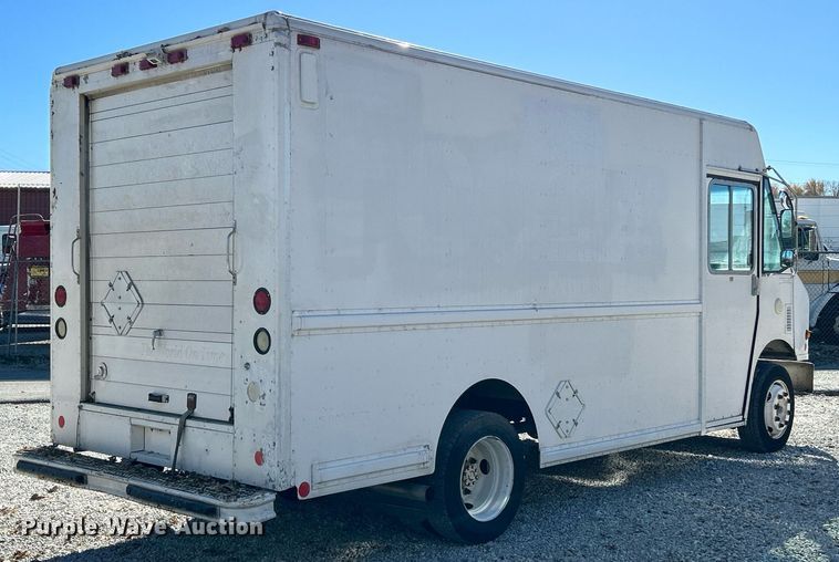 image for item NR9428 2005 Freightliner MT45  delivery truck