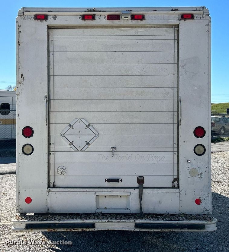 image for item NR9428 2005 Freightliner MT45  delivery truck