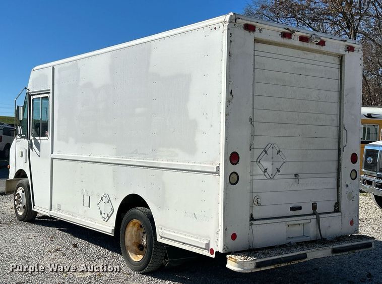 image for item NR9428 2005 Freightliner MT45  delivery truck