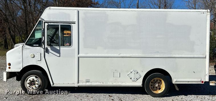 image for item NR9428 2005 Freightliner MT45  delivery truck