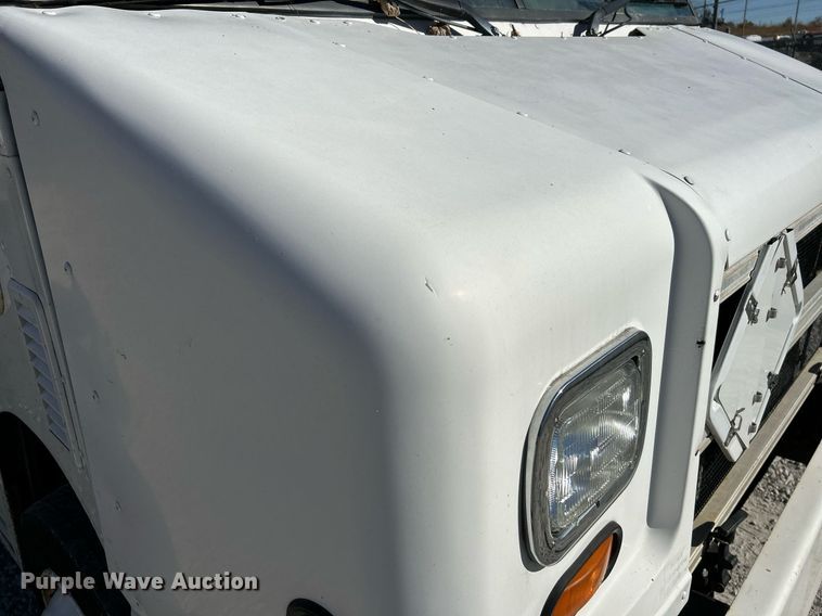 image for item NR9428 2005 Freightliner MT45  delivery truck