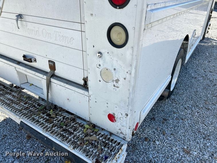 image for item NR9428 2005 Freightliner MT45  delivery truck