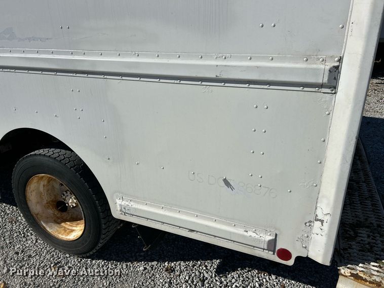 image for item NR9428 2005 Freightliner MT45  delivery truck