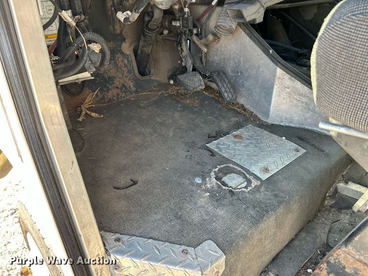 image for item NR9428 2005 Freightliner MT45  delivery truck