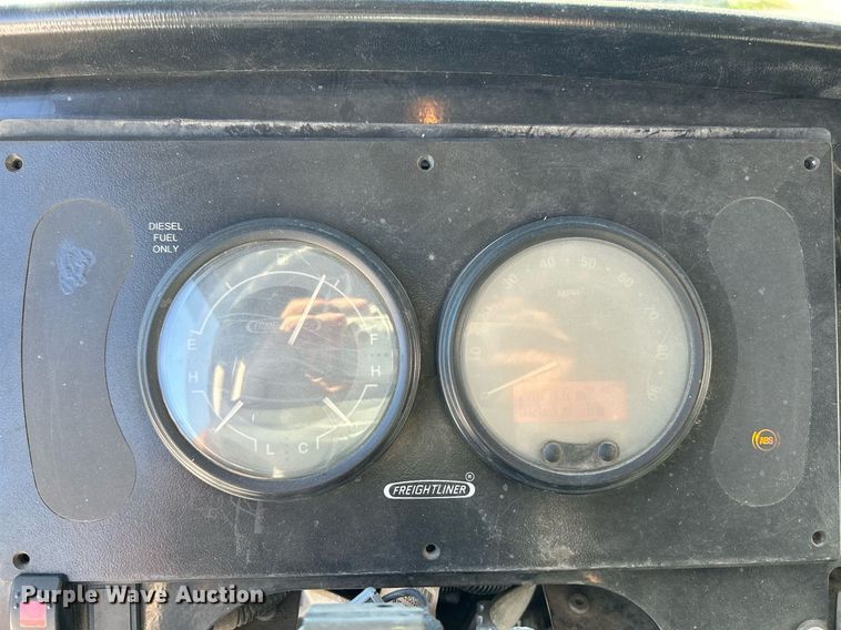 image for item NR9428 2005 Freightliner MT45  delivery truck