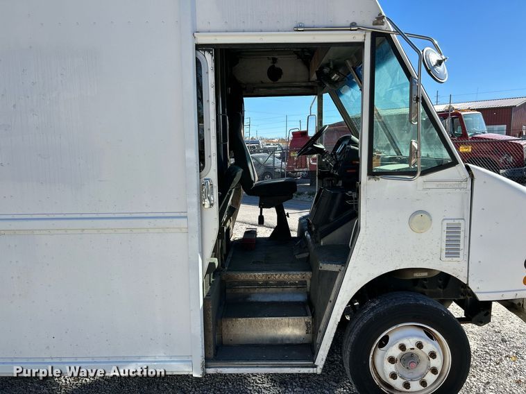 image for item NR9428 2005 Freightliner MT45  delivery truck