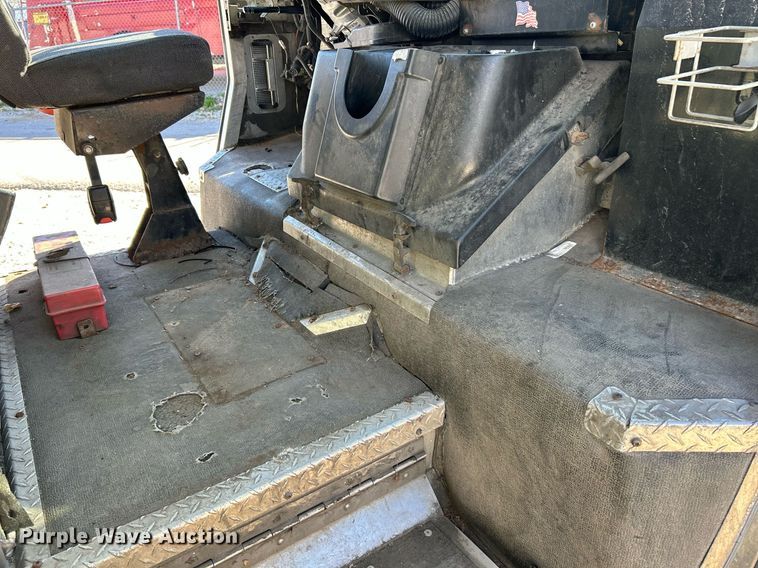 image for item NR9428 2005 Freightliner MT45  delivery truck