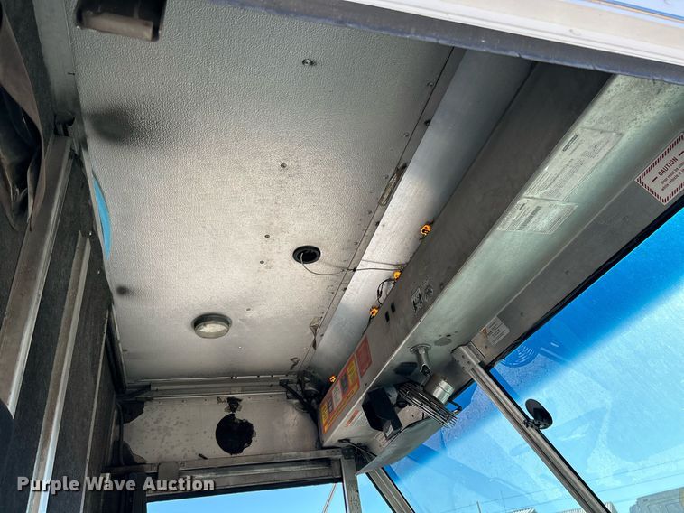 image for item NR9428 2005 Freightliner MT45  delivery truck