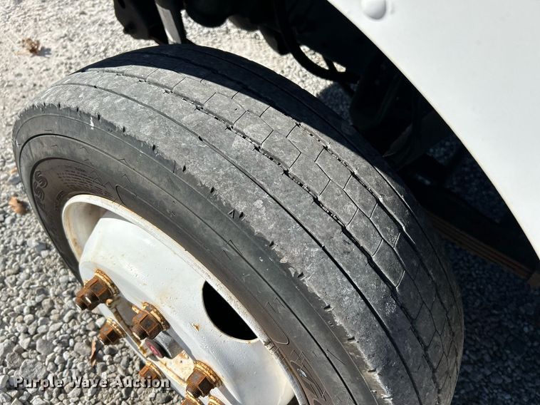 image for item NR9428 2005 Freightliner MT45  delivery truck