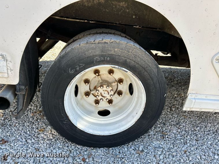 image for item NR9428 2005 Freightliner MT45  delivery truck