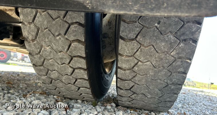 image for item NR9428 2005 Freightliner MT45  delivery truck