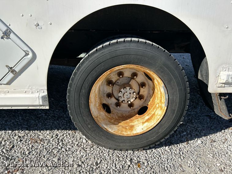 image for item NR9428 2005 Freightliner MT45  delivery truck