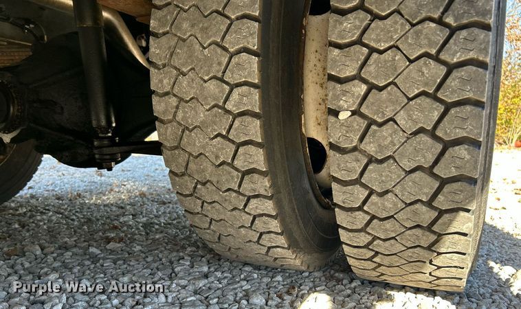 image for item NR9428 2005 Freightliner MT45  delivery truck