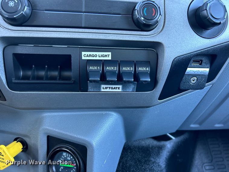 image for item NR9429 2019 Ford F650 Super Duty  box truck