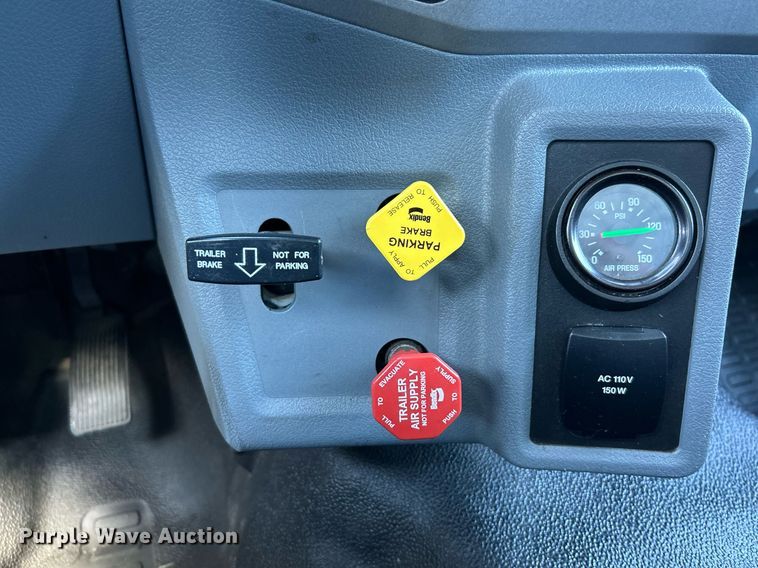 image for item NR9429 2019 Ford F650 Super Duty  box truck