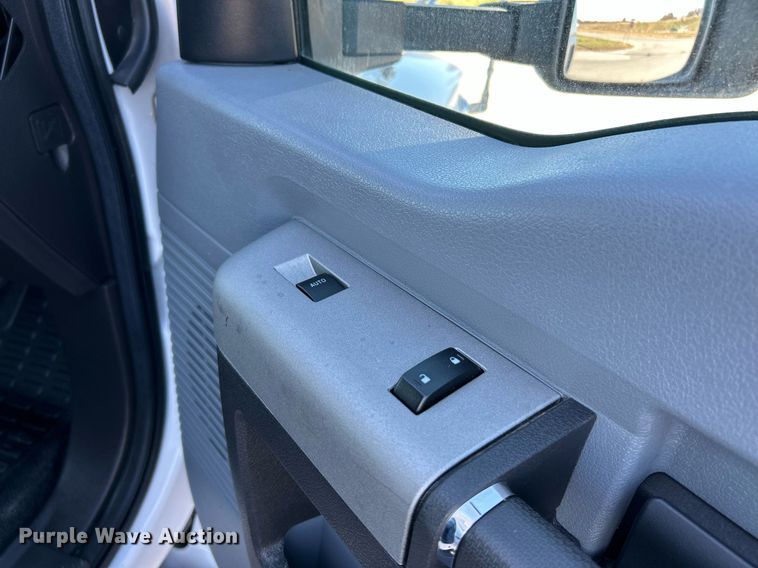 image for item NR9429 2019 Ford F650 Super Duty  box truck