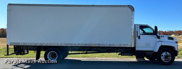 image for item NR9430 2004 Chevrolet C6500  box truck