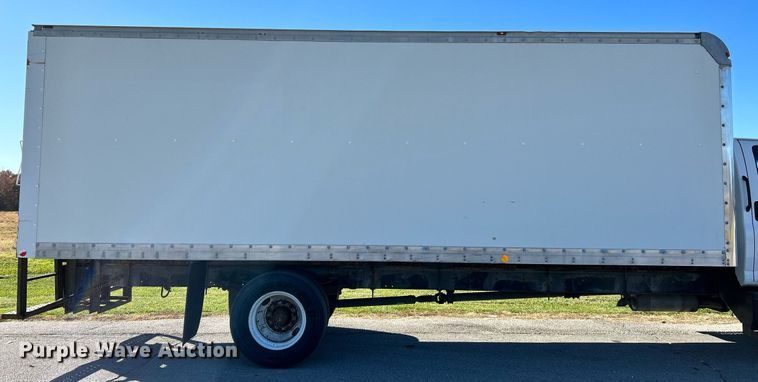 image for item NR9430 2004 Chevrolet C6500  box truck