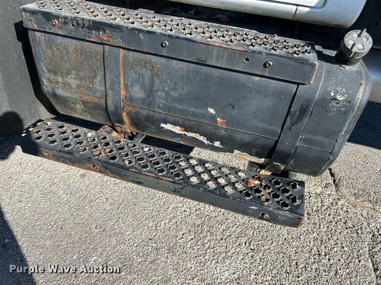 image for item NR9430 2004 Chevrolet C6500  box truck