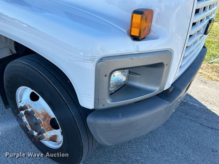 image for item NR9430 2004 Chevrolet C6500  box truck