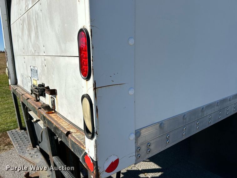 image for item NR9430 2004 Chevrolet C6500  box truck