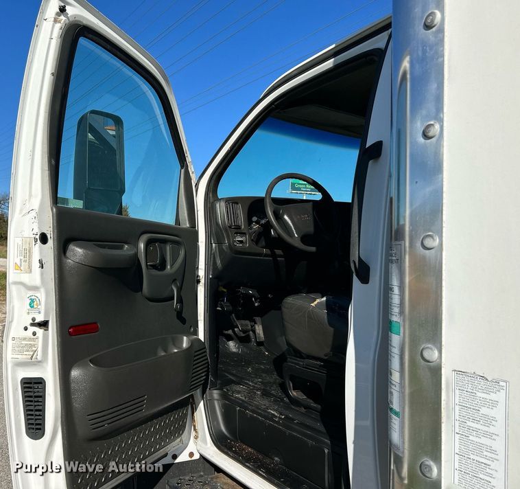 image for item NR9430 2004 Chevrolet C6500  box truck