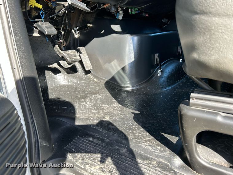 image for item NR9430 2004 Chevrolet C6500  box truck