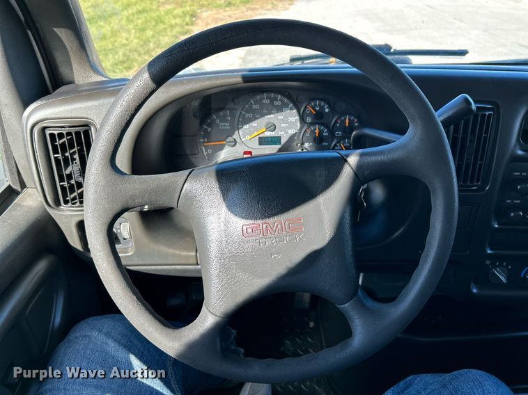 image for item NR9430 2004 Chevrolet C6500  box truck