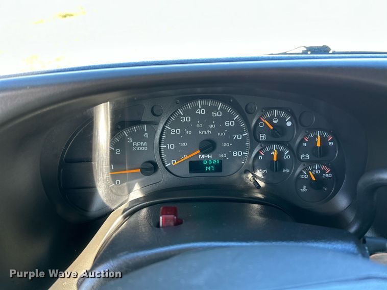 image for item NR9430 2004 Chevrolet C6500  box truck