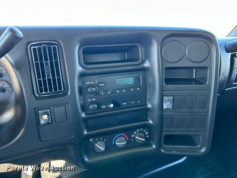 image for item NR9430 2004 Chevrolet C6500  box truck