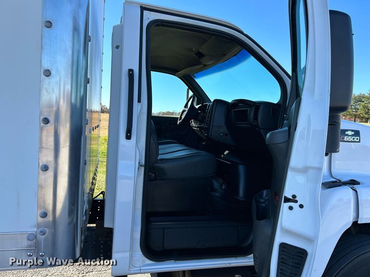 image for item NR9430 2004 Chevrolet C6500  box truck