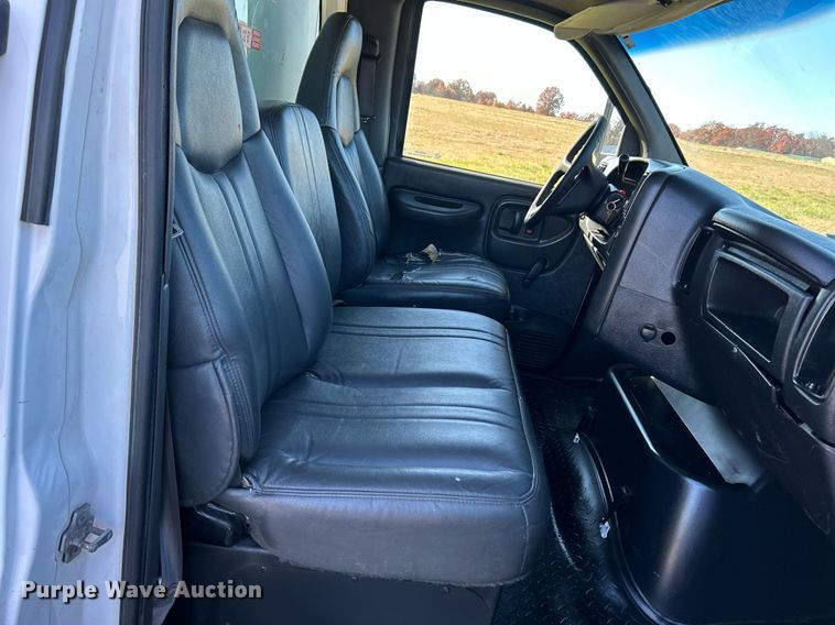 image for item NR9430 2004 Chevrolet C6500  box truck