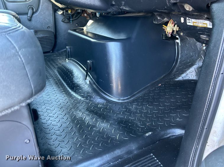 image for item NR9430 2004 Chevrolet C6500  box truck