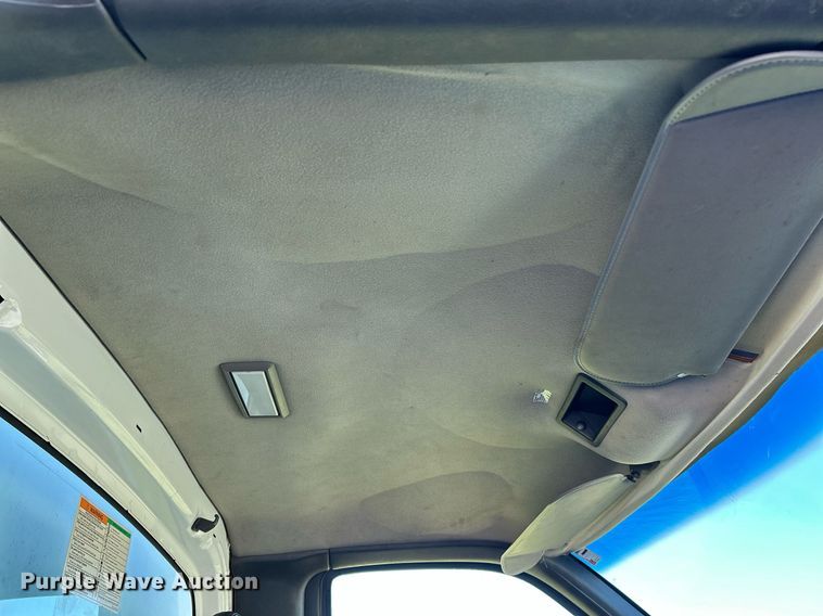 image for item NR9430 2004 Chevrolet C6500  box truck