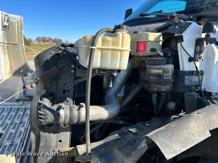 image for item NR9430 2004 Chevrolet C6500  box truck