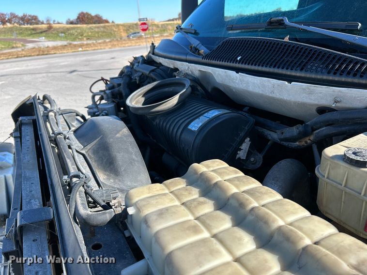 image for item NR9430 2004 Chevrolet C6500  box truck