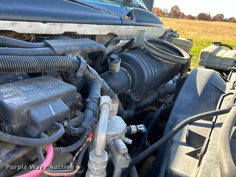 image for item NR9430 2004 Chevrolet C6500  box truck