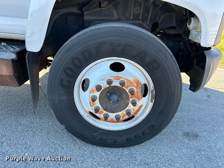 image for item NR9430 2004 Chevrolet C6500  box truck