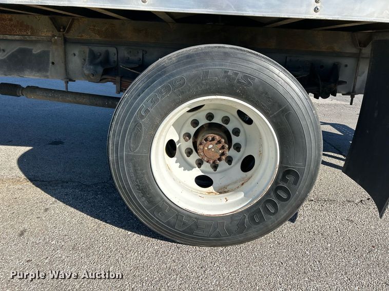 image for item NR9430 2004 Chevrolet C6500  box truck