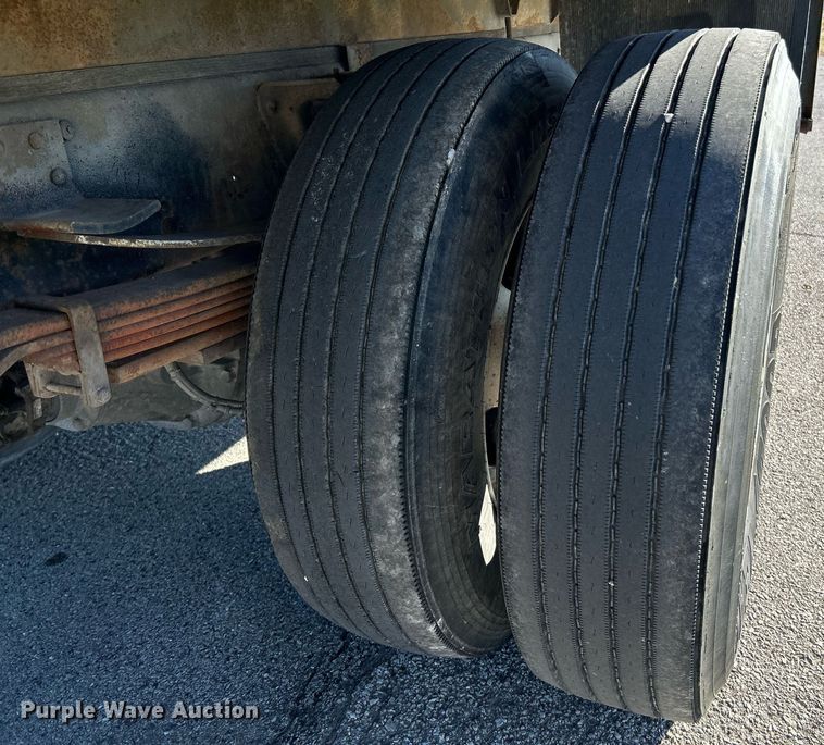 image for item NR9430 2004 Chevrolet C6500  box truck