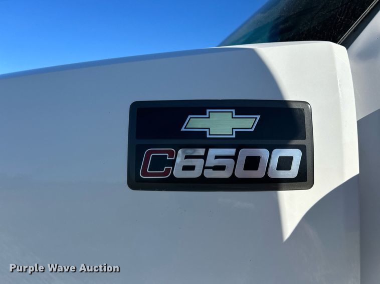 image for item NR9430 2004 Chevrolet C6500  box truck