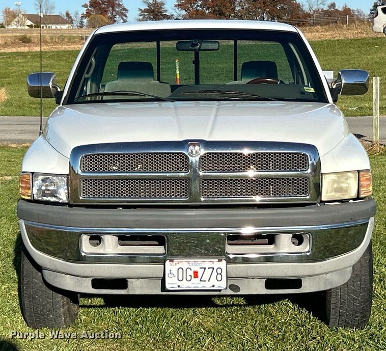 image for item NR9433 1996 Dodge Ram 1500  flatbed pickup truck