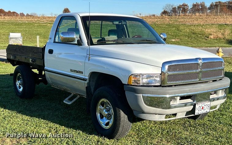 image for item NR9433 1996 Dodge Ram 1500  flatbed pickup truck