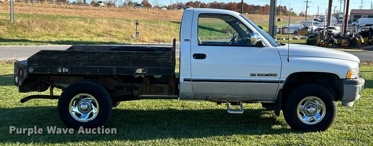 image for item NR9433 1996 Dodge Ram 1500  flatbed pickup truck